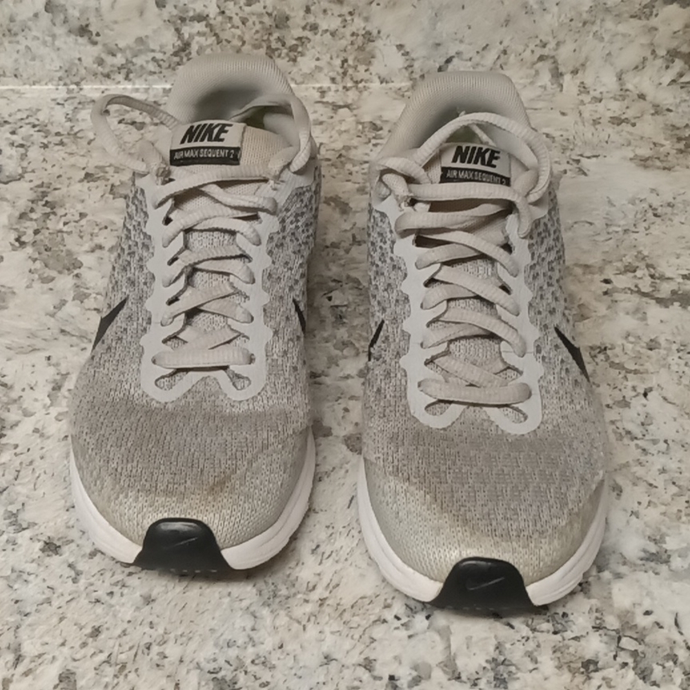 Nike air max sequent 2 unisex size 4